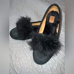 UGG Kaley Wisp Genuine Shearling trimmed black loafer/slipper size 8